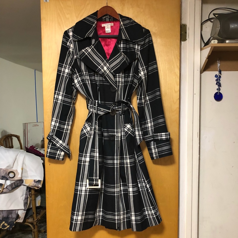 Fully lined (pink) plaid jacket.